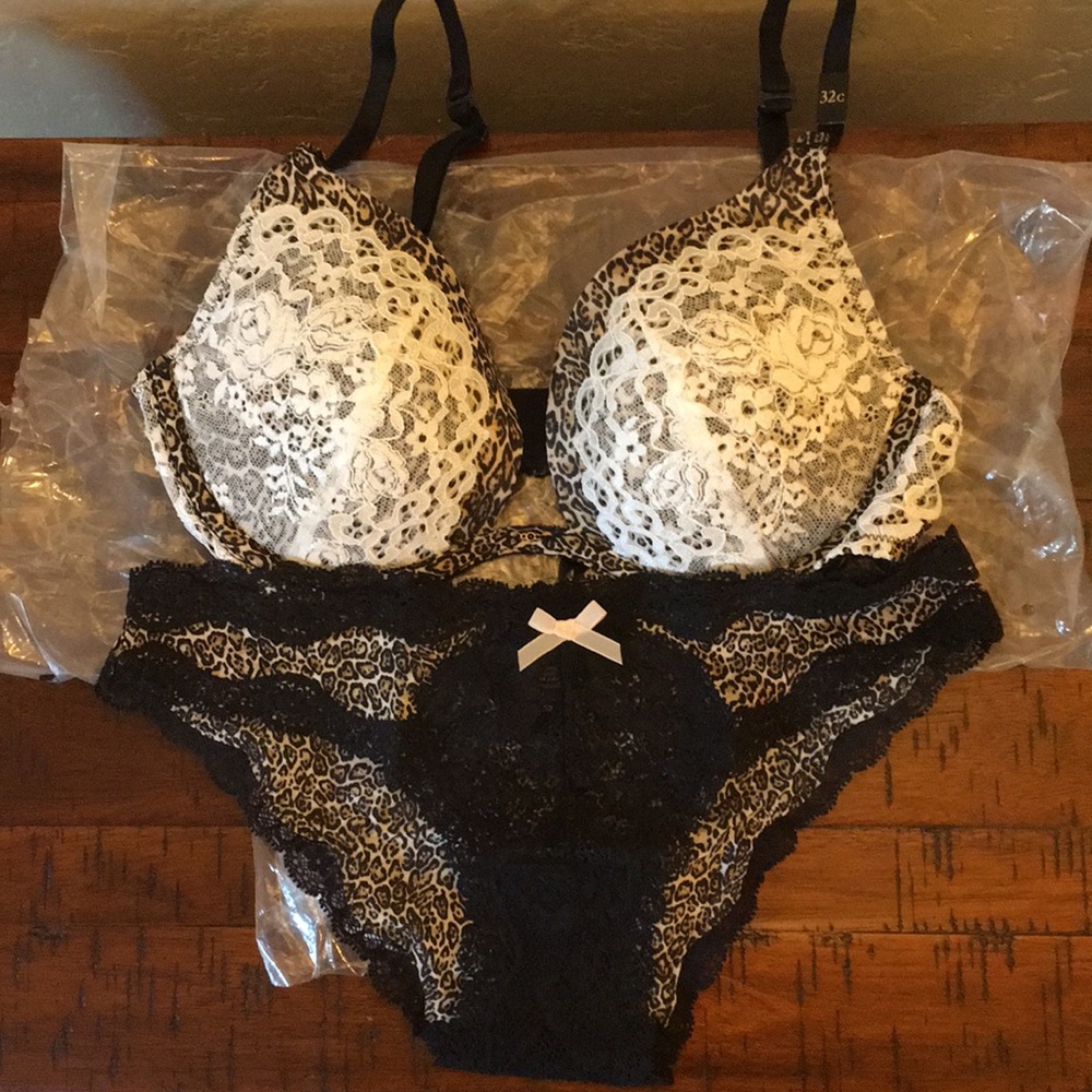 Victoria’s Secret 32c bra set leopard lace